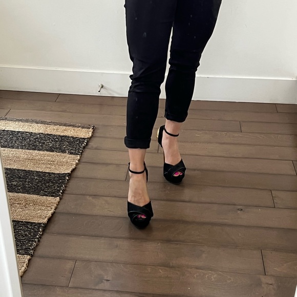 3/$30 (bundle) Black velvet heel - Picture 12 of 12